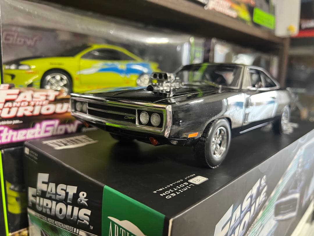 【希少】GREENLIGHT FAST&FURIOUS DODGE 1/18