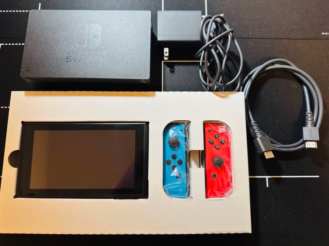 【美品】Nintendo Switch 本体 充電器 本体ケース付き