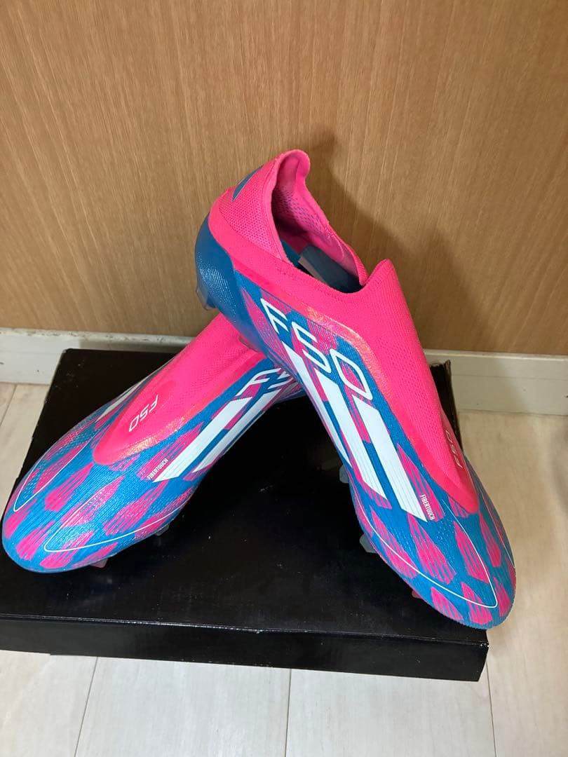 F50 サッカースパイク　ピンク/ブルー 28cm 新品