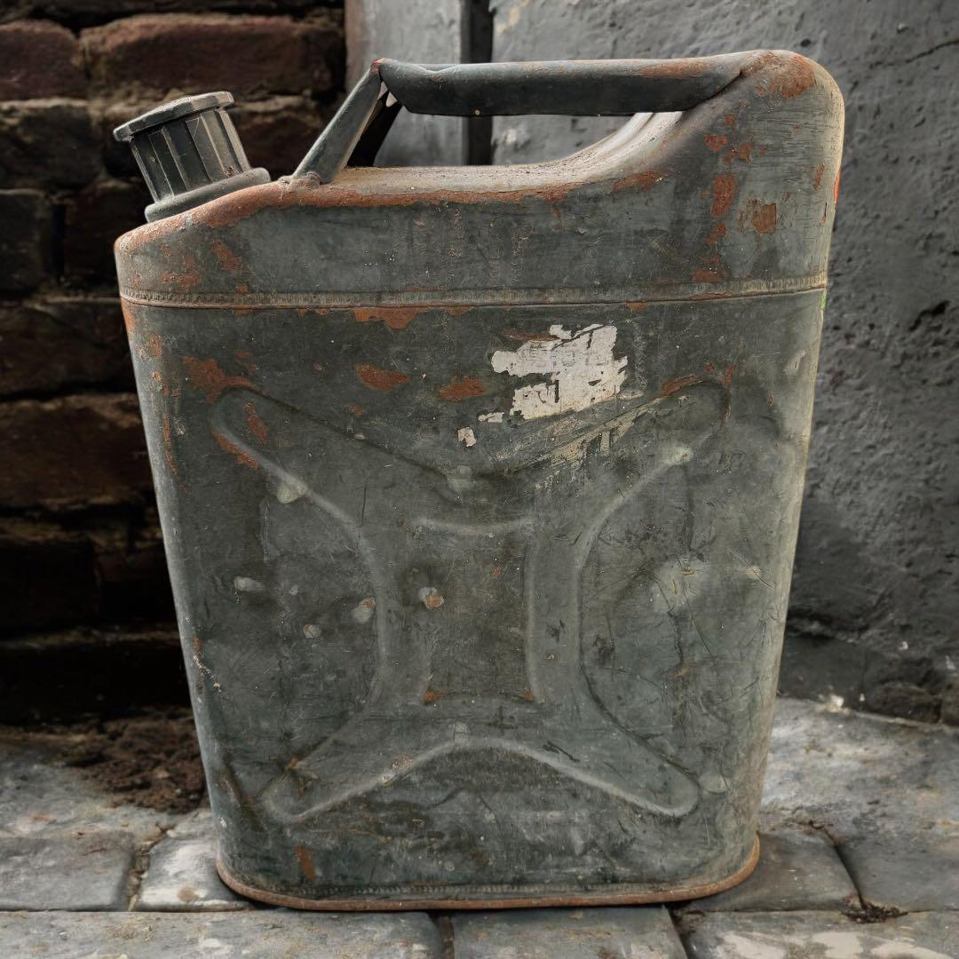 キャンプ　レトロ　ヴィンテージ缶