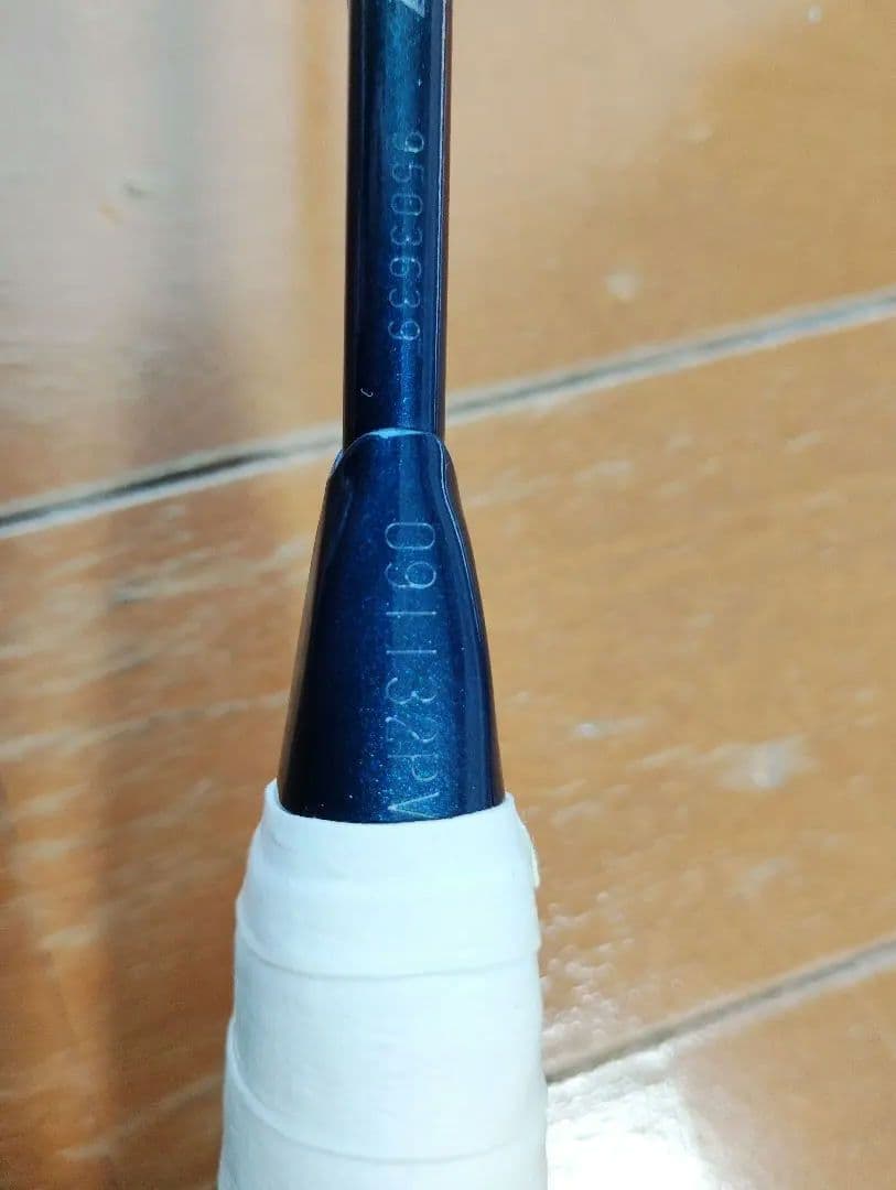 美品！ YONEX ナノフレア800プロ 4UG5