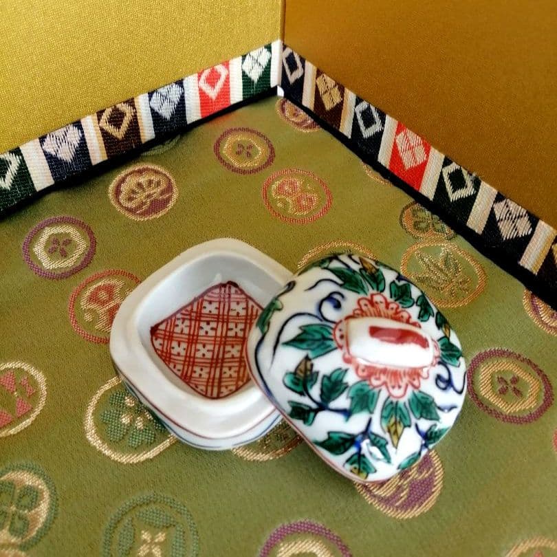 九谷焼　加州山代窯　九谷美陶園　茶道具　香合　骨董　古美術　　古九谷　手描き