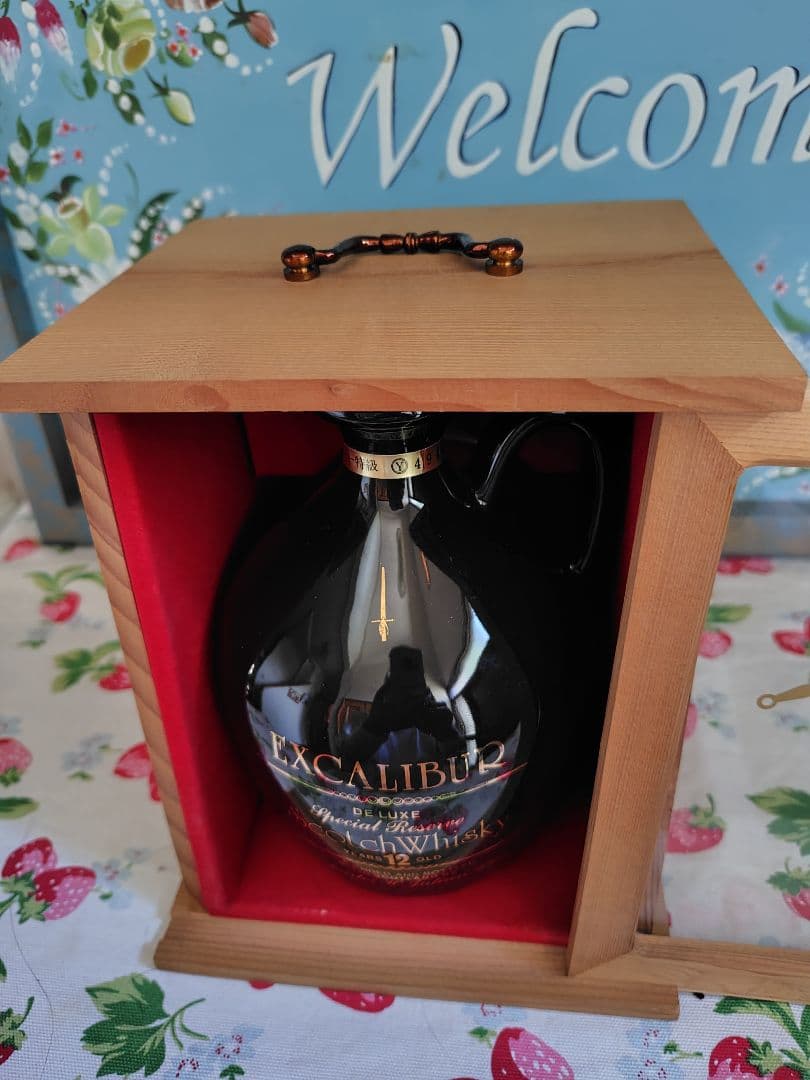 エクスカリバー　760ml デラックス　ウイスキー　１２年　陶器ボトル　箱付き