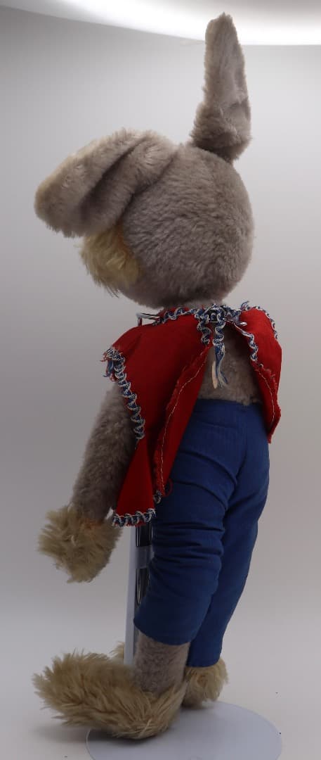 ウサギのぬいぐるみ人形