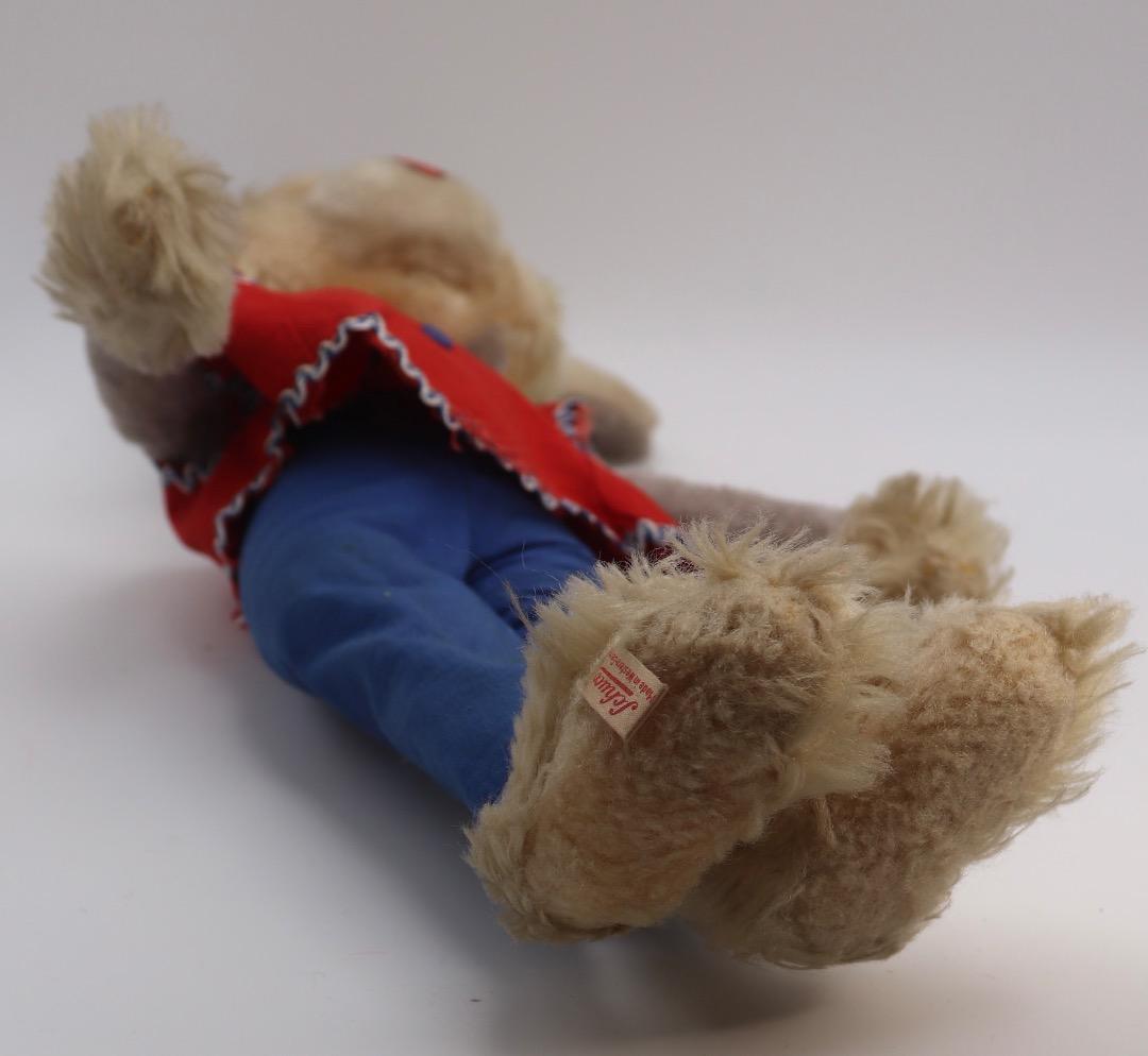 ウサギのぬいぐるみ人形