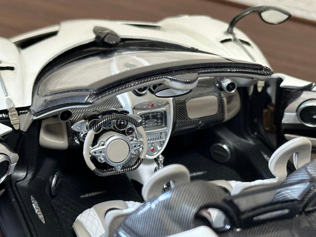 1/18 LCD Pagani Huayra パガーニウアイラロードスター