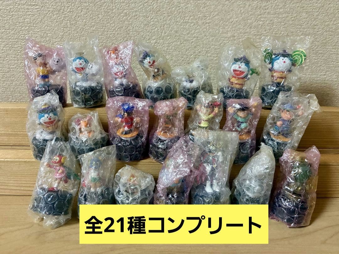 ドラえもん　フィギュア映画　コレクション　ペットボトルキャップ　キーホルダー