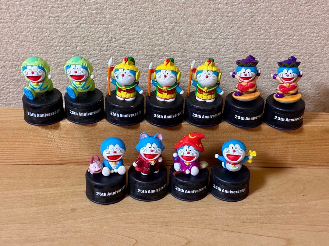 ドラえもん　フィギュア映画　コレクション　ペットボトルキャップ　キーホルダー
