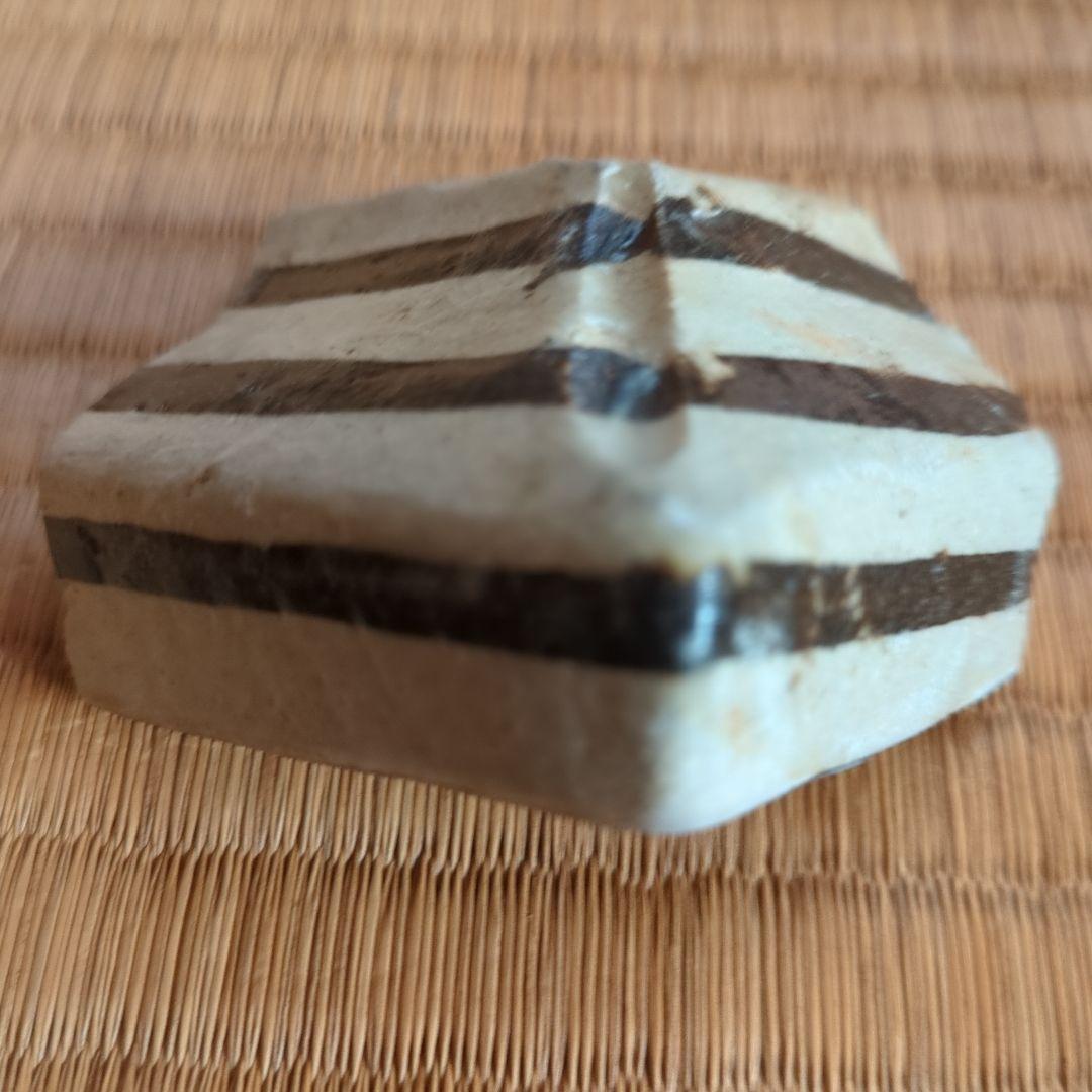 幾何学模様の陶器の破片　織部焼　織部　美濃　骨董品　古美術　志野