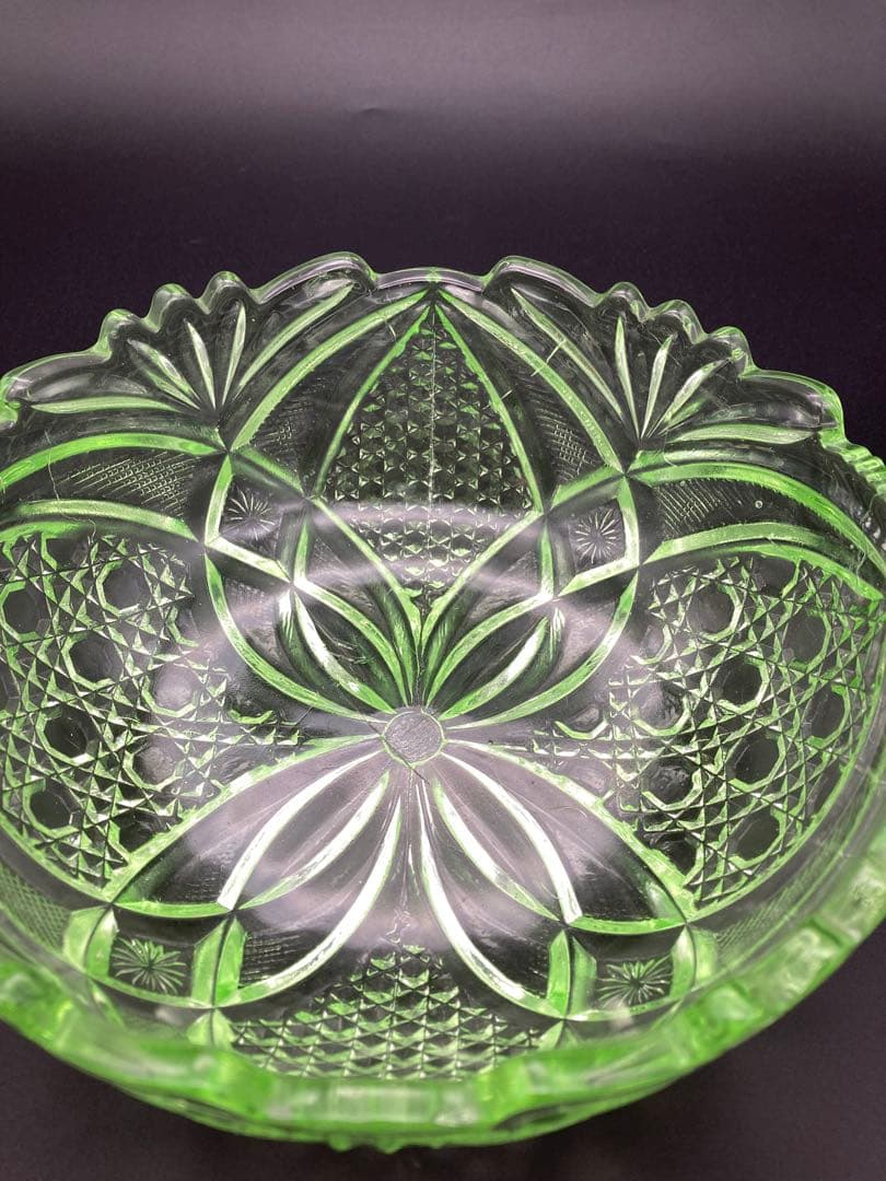 ウランガラス　ガラス鉢　カットガラス　ガラスボウル
