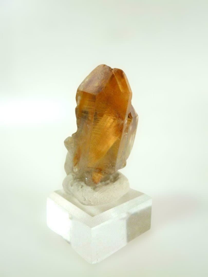 タイチンルチル 放射 ルチルクォーツ 水晶 鉱物標本