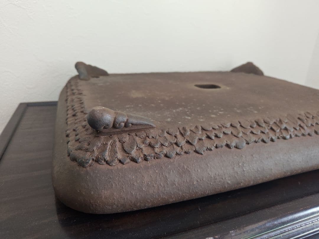 茶色の陶器製四角鉢　落款あり 中型