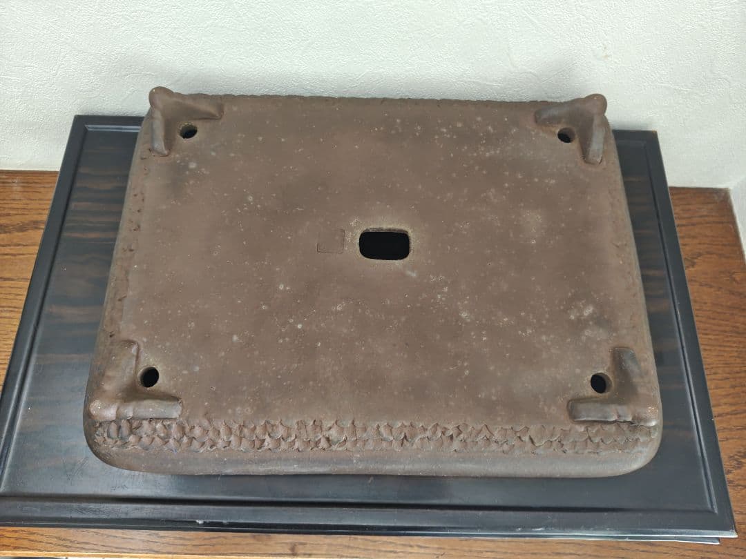 茶色の陶器製四角鉢　落款あり 中型