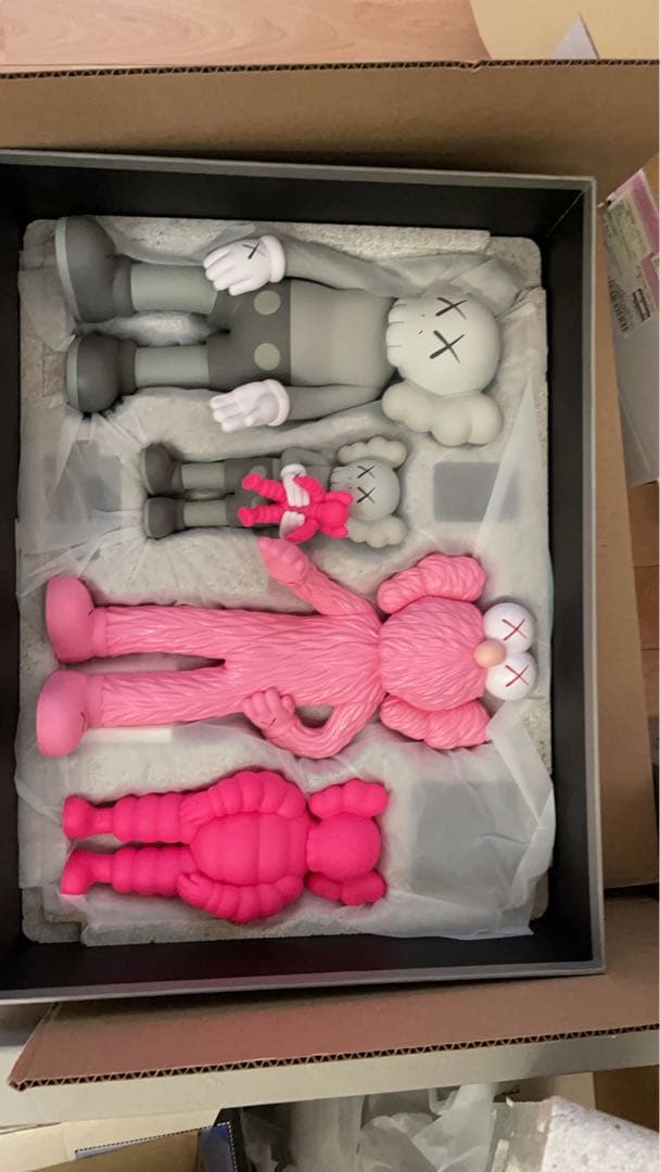 カウズ KAWS FAMILY PINK ファミリー