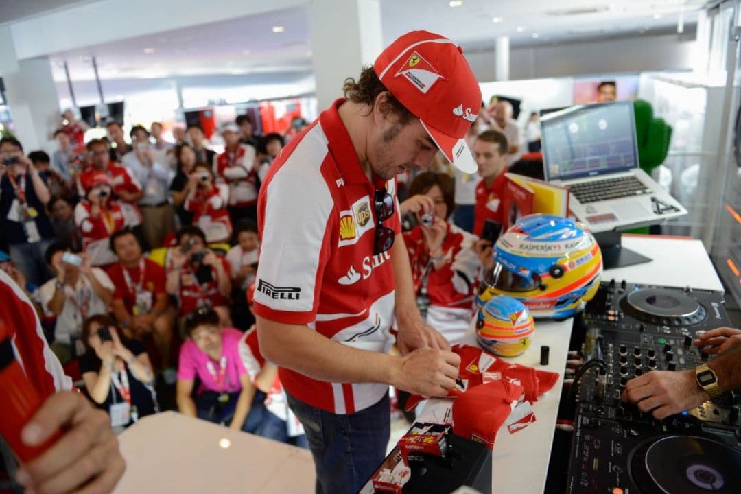 【直筆サイン】フェラーリ　F10　アロンソ　バーレーンエディション