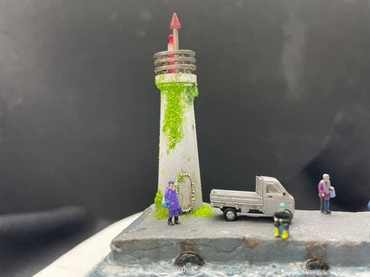 灯台とハリセンボンがいる港　釣り人達　ジオラマ
