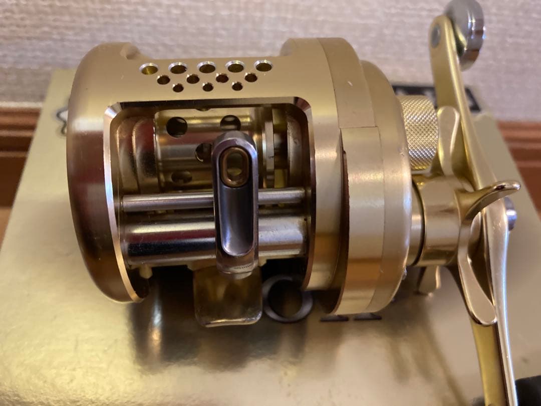 シマノ　04カルカッタコンクエスト201F