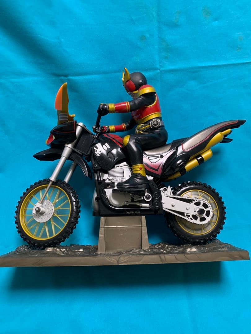 タイヨーラジコン仮面ライダークーガ1/8