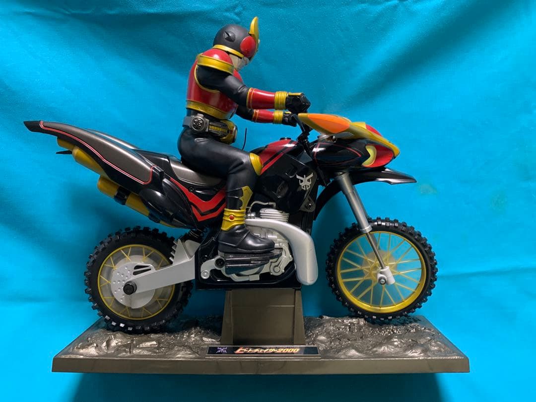 タイヨーラジコン仮面ライダークーガ1/8