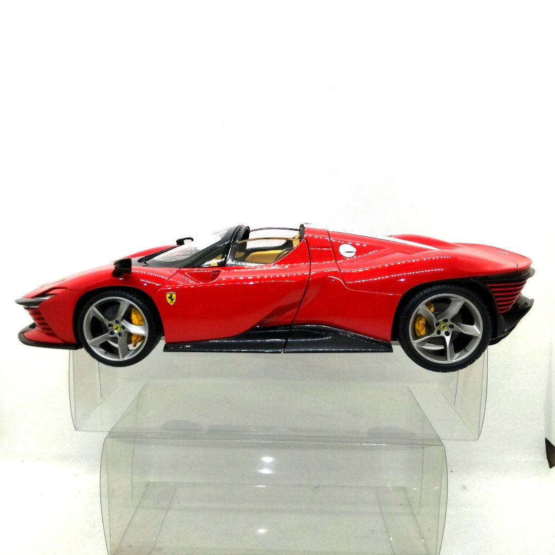 ブラーゴ1/18 フェラーリ デイトナ SP3 クローズドルーフ