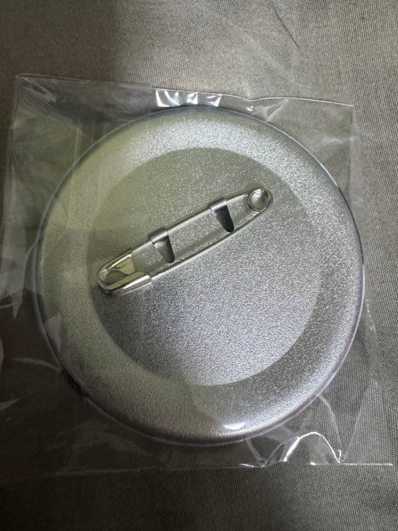 青山なぎさ 直筆サイン入り 缶バッジ