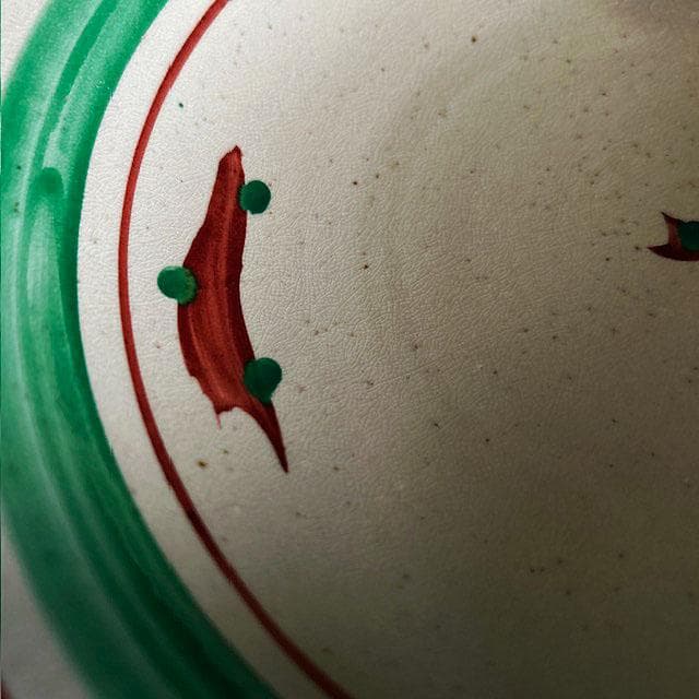 沖縄　やちむん　　7.5寸皿　 赤絵　飾り皿　壺屋焼