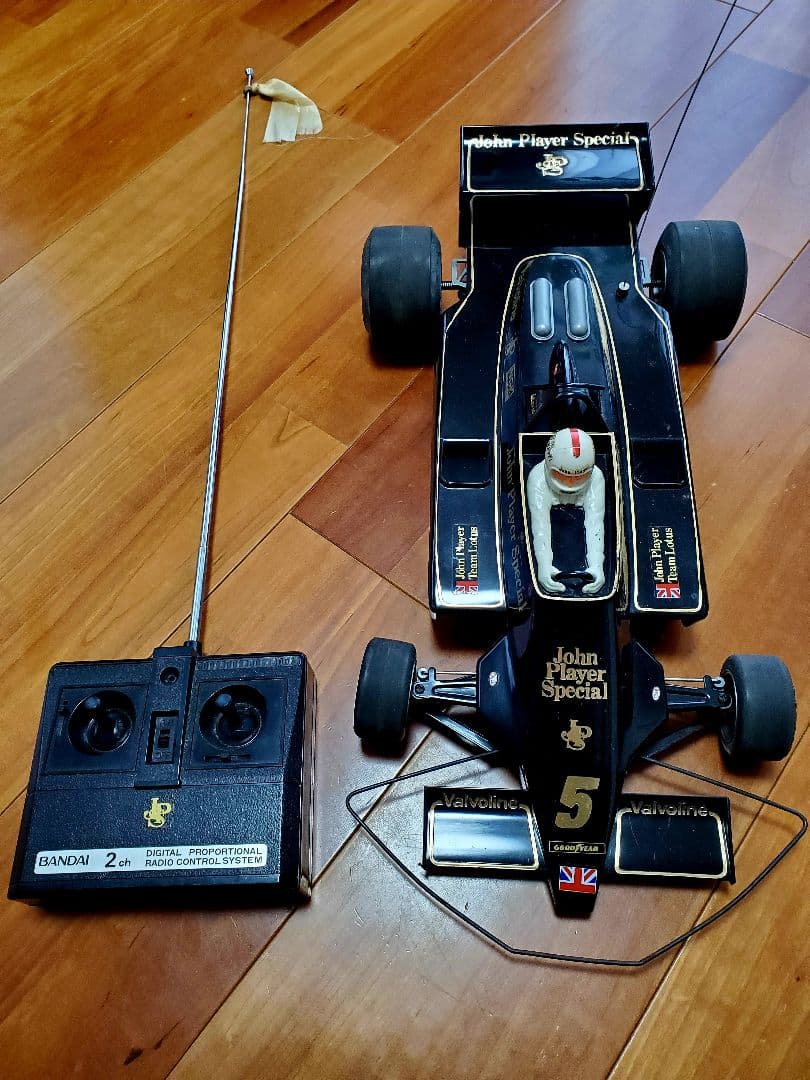 バンダイ　ラジコンJPS Mark IV Lotus 79 1/10スケール