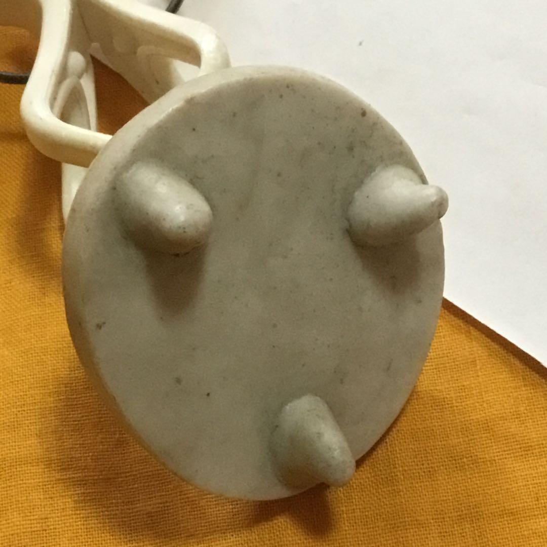 小さな飾り台　磁器