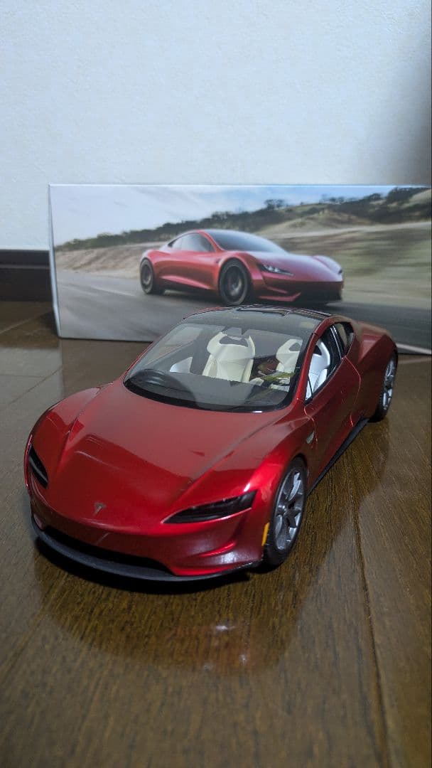 【レア売り切れ品】テスラ　ロードスター 1:18スケール　オフィシャル品