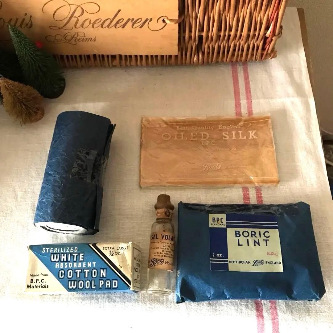 イギリスアンティーク　ファーストエイドケース　Boots 救急箱　ボックス