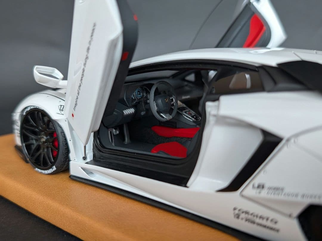 【てつ】オートアート 1/18 アヴェンタドール LBWKリバティウォーク