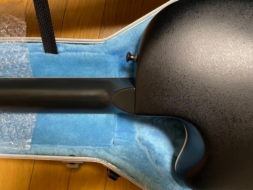 ovation12弦アコースティックギター ブラック。美品、ハードケース付き。