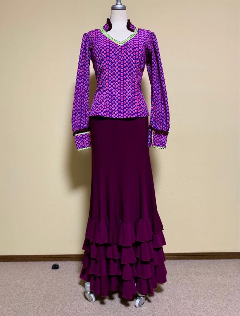 フラメンコ衣装　ソニアジョーンズブラウスとフリルファルダの上下セット