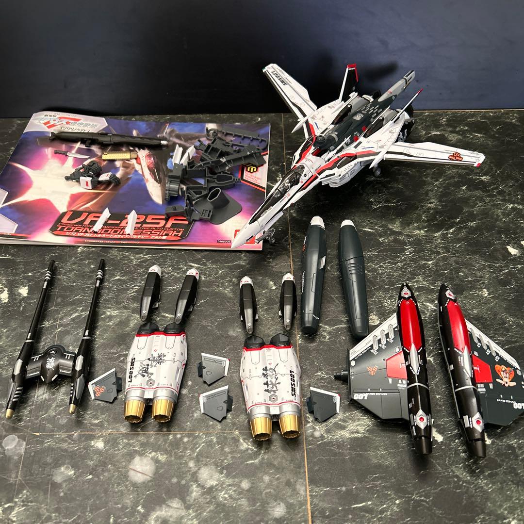 マクロス1/72VF-25Fトルネードメサイアバルキリー　プラモデル完成品