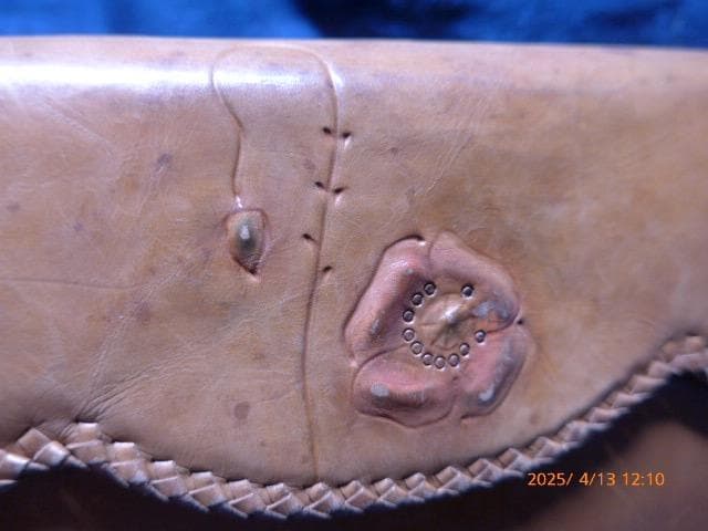 貴重、文化勲章受章の皮革工芸家　大久保婦久子の和服用のバッグ　個展に出品したもの