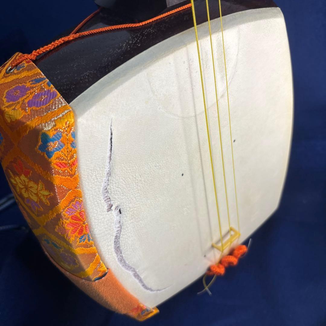三味線 紫檀 丸打胴 弦楽器 和楽器 ハードケース 付属品 付き