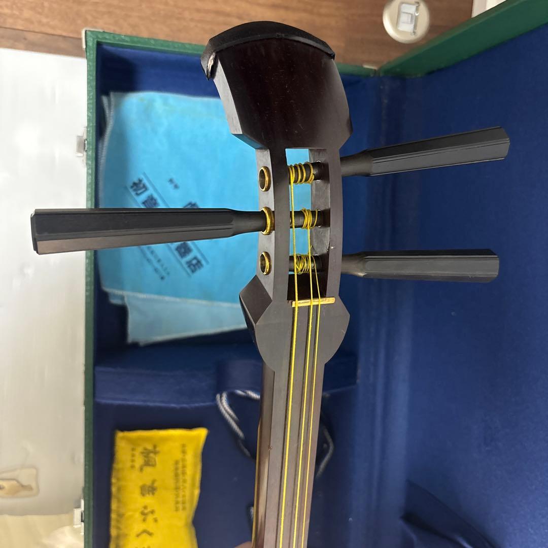 三味線 紫檀 丸打胴 弦楽器 和楽器 ハードケース 付属品 付き