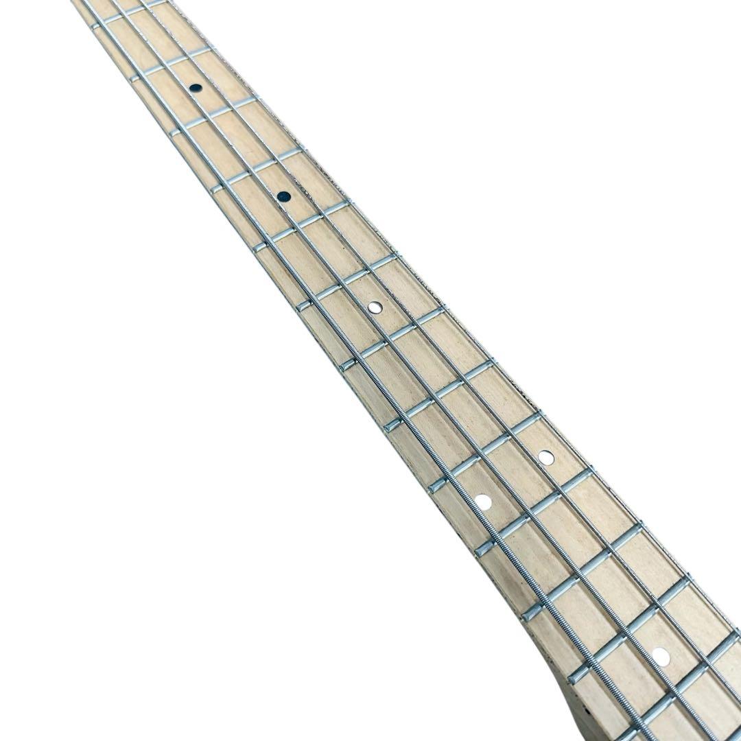 bacchus バッカス　エレキベース　ホワイト色