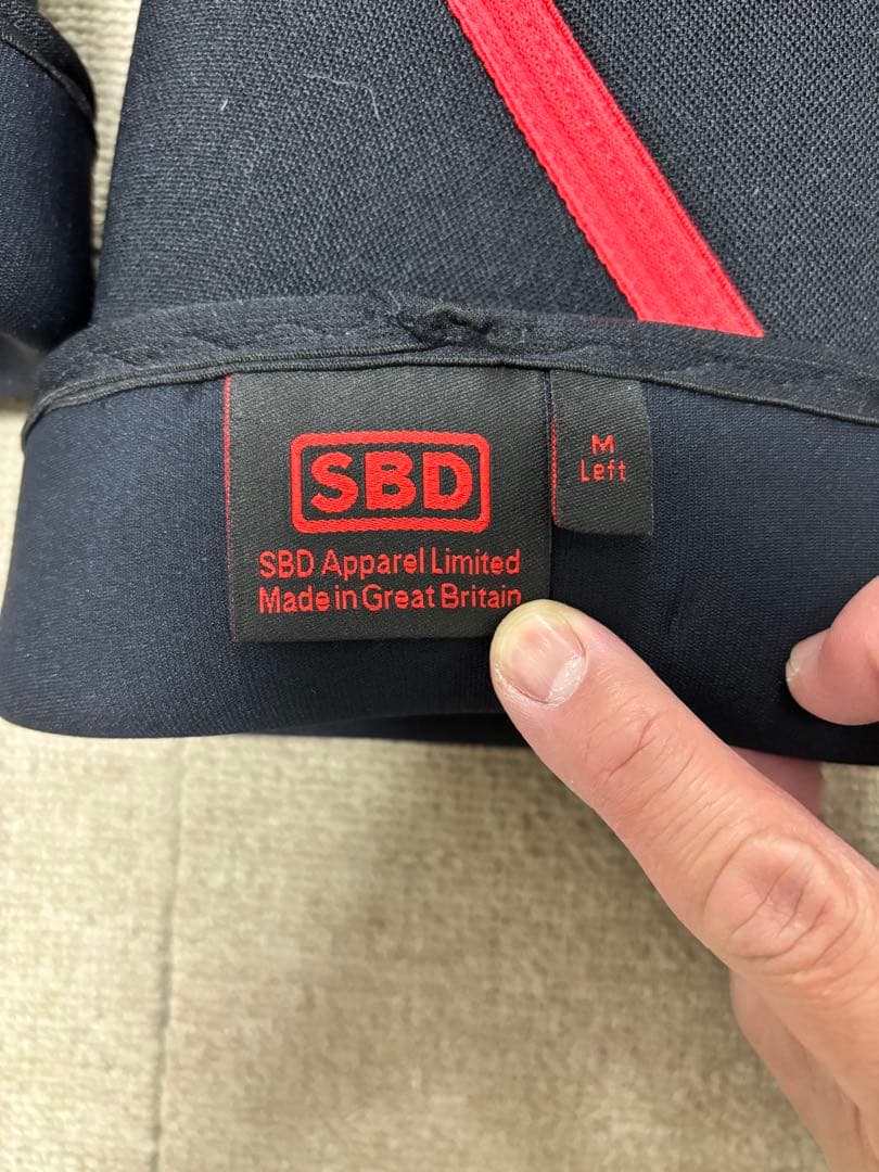 SBD ニースリーブ黒/赤 Mサイズ