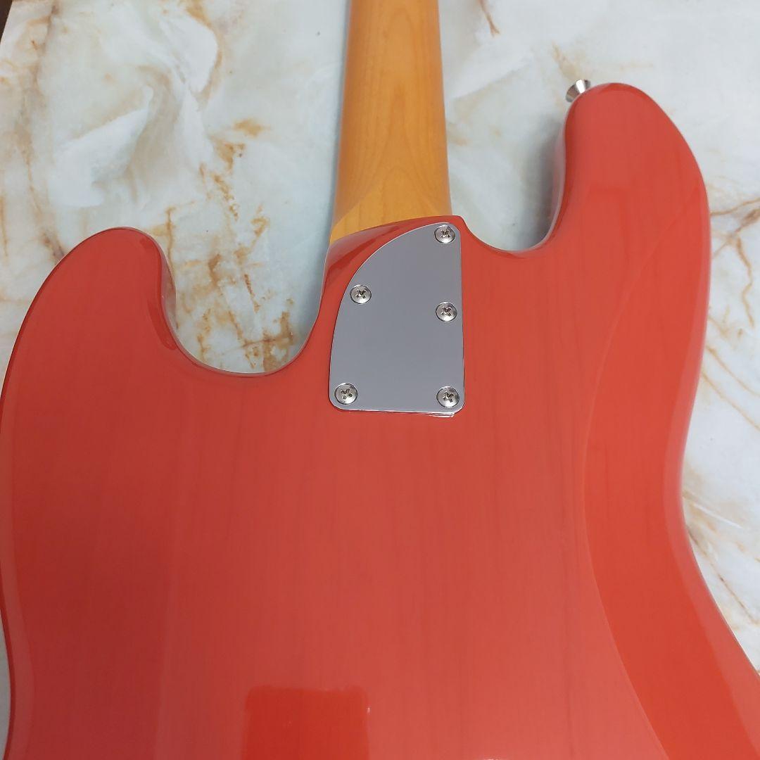 ベース Fender SCANDAL Tomomi Jazz Bass