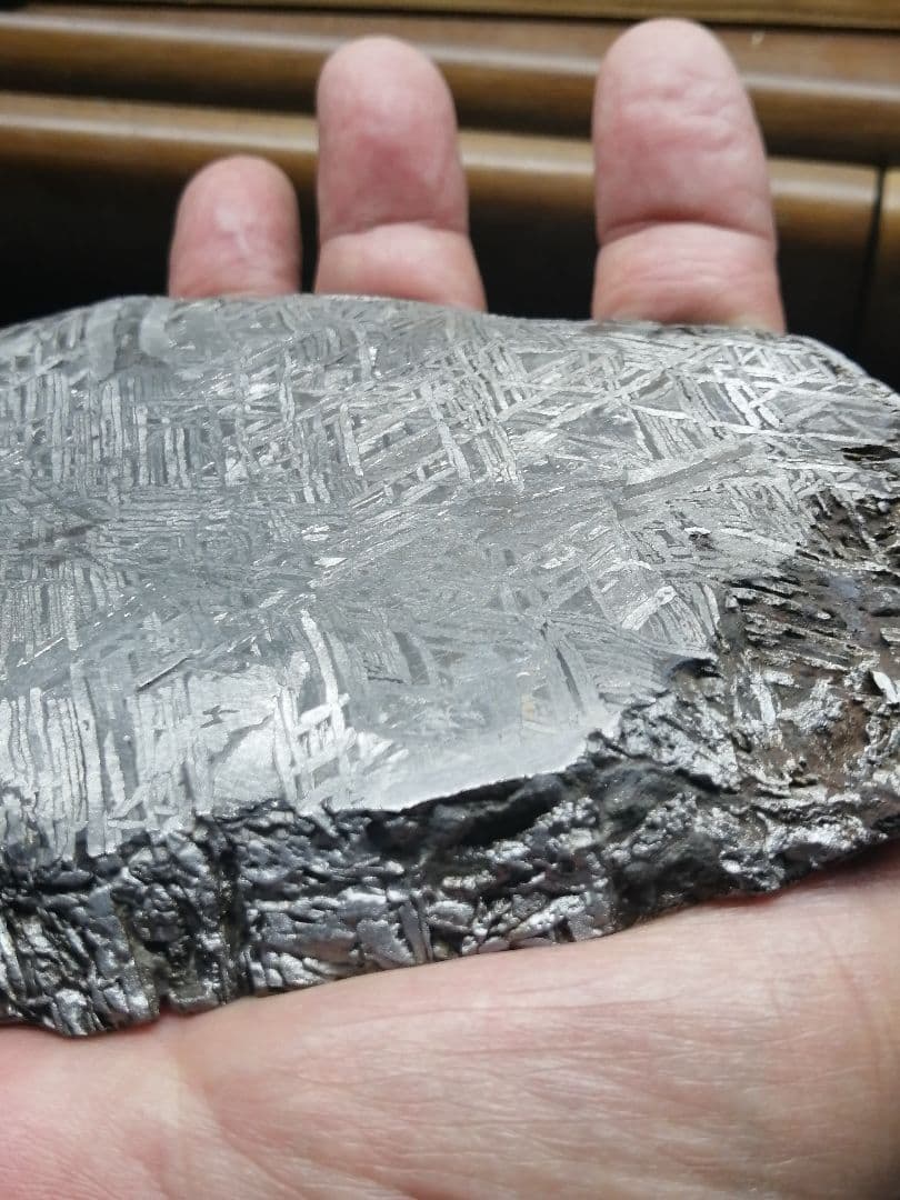 ★『本物隕石』鉄隕石　本物原石 928g　 隕石内部。すばらしい『超隕石』です。