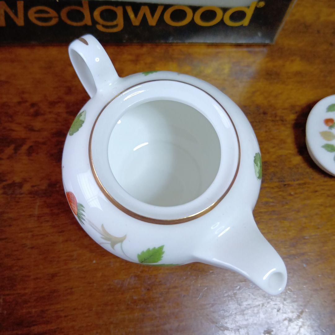 ウェッジウッド ワイルドストロベリー ミニチュアティー（コーヒー）セット