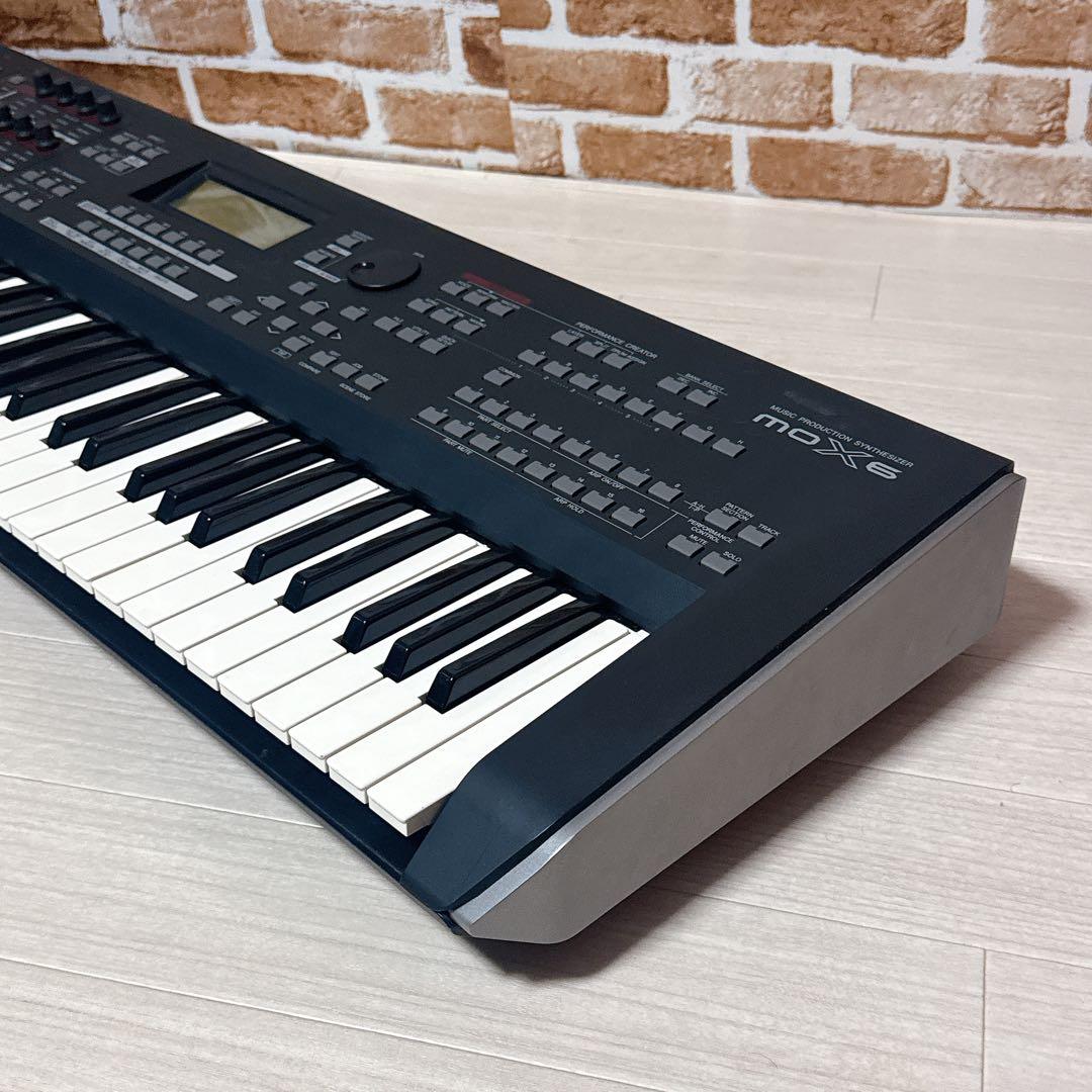 YAMAHA シンセサイザー　MOX6 ヤマハ　音楽