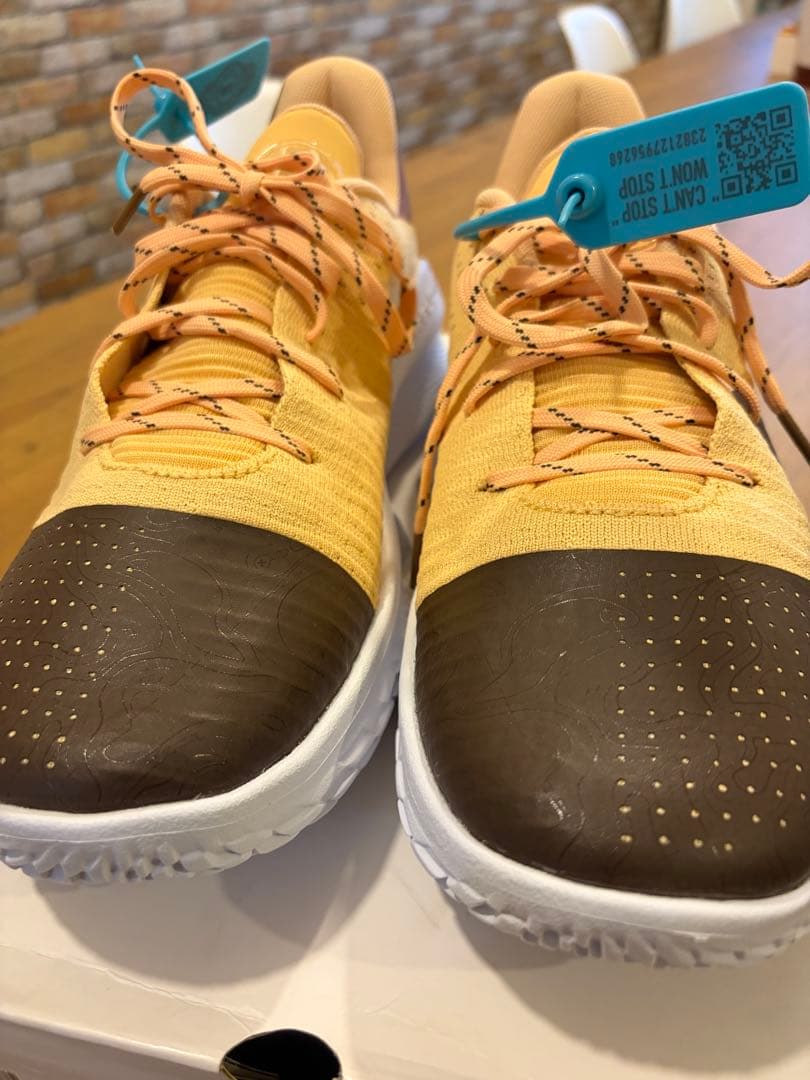 【値下げ】【新品】UNDER ARMOR Curry4flotro 27.5cm