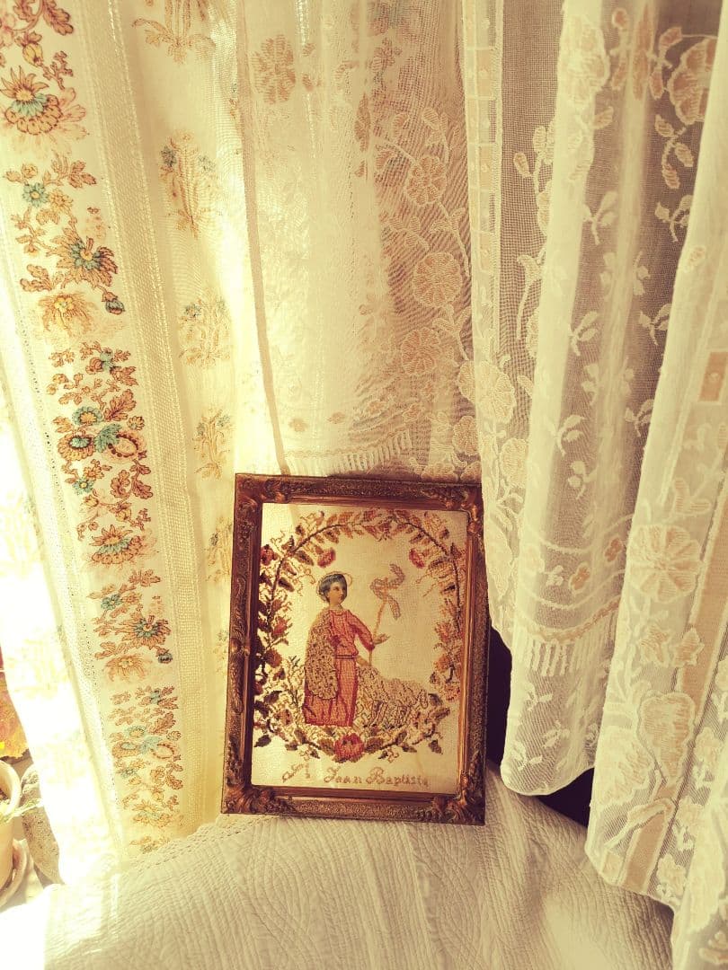 アンティーク バプテスマの聖ヨハネと羊と薔薇 ニードルポイント 手刺繍 額付