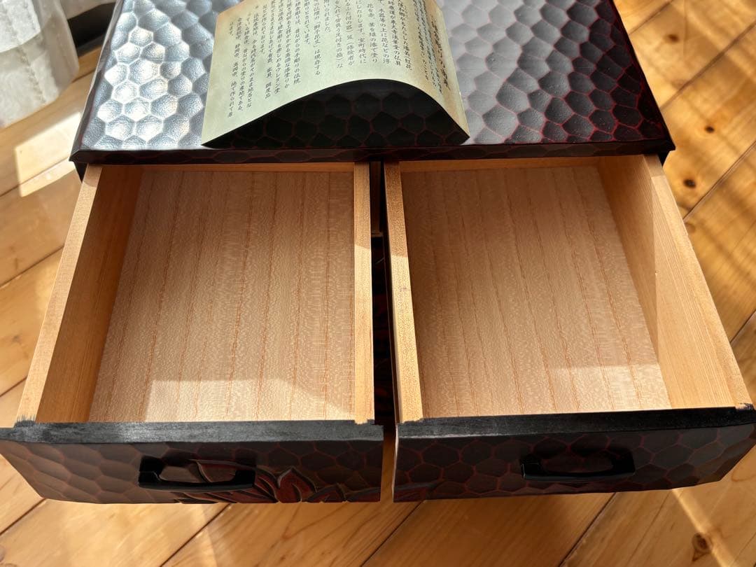 鎌倉彫り　 総柄彫牡丹　三ツ引き　箪笥　収納箱　日本製　伝統工芸品　木製