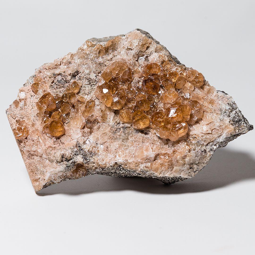 ジェフリー鉱山 天然石 原石 鉱物標本 鉱石 グロッシュラー ヘソナイト 635