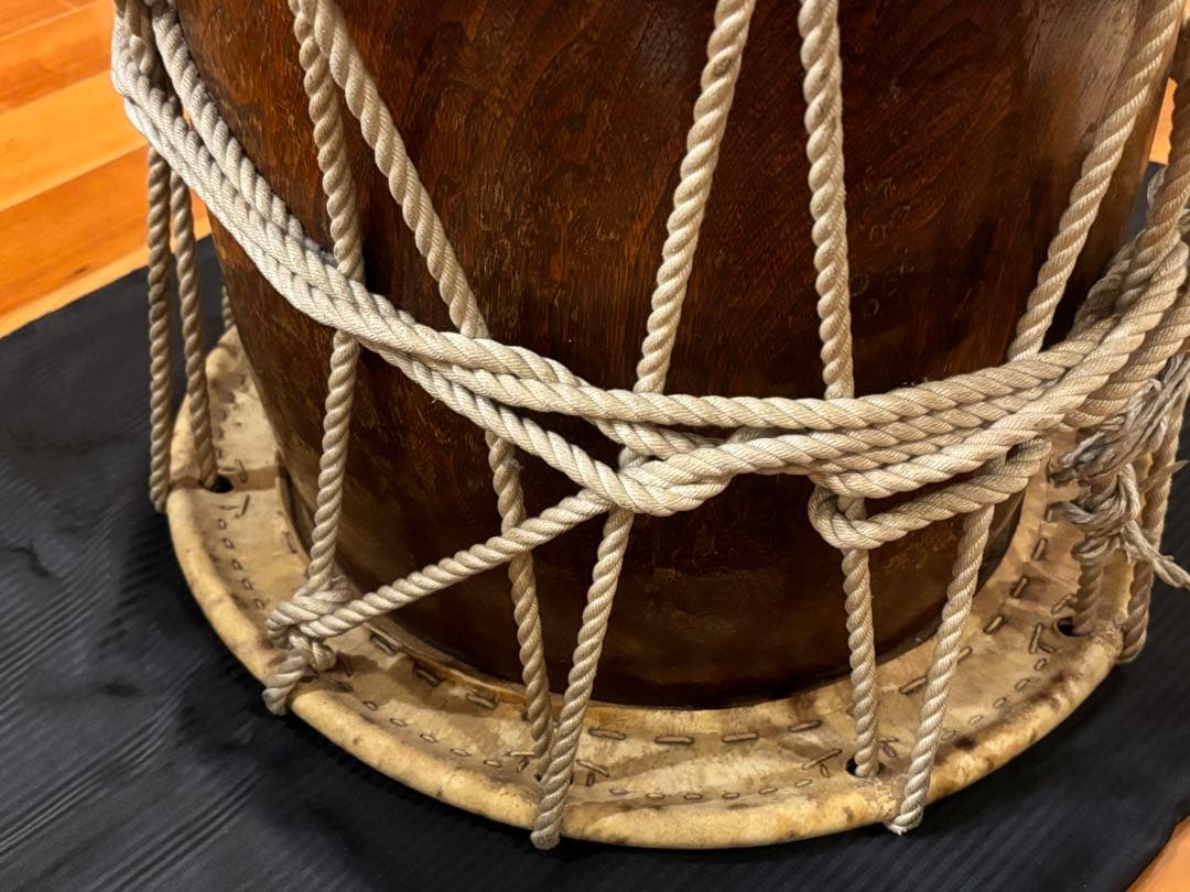 価格80万円程●浅野太鼓 くり抜き胴 和太鼓1尺６寸 打面46cm やまびこ太鼓