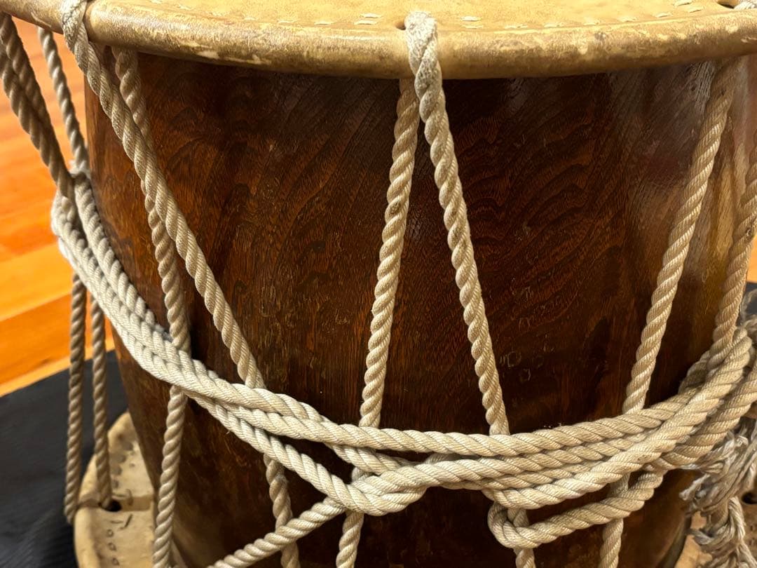 価格80万円程●浅野太鼓 くり抜き胴 和太鼓1尺６寸 打面46cm やまびこ太鼓