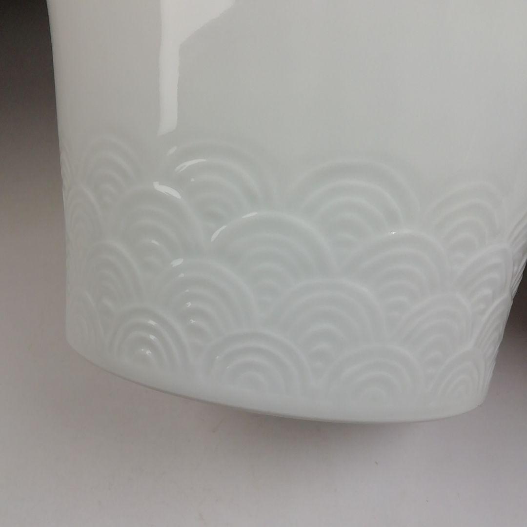 Ｗ６４　水指　『白磁　青海波』『末広水指』『横石喜助 造』　共箱　茶道具